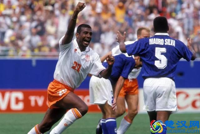 94年世界杯的荷兰队虽输掉这场比赛，却让世人看到什么叫对攻大战