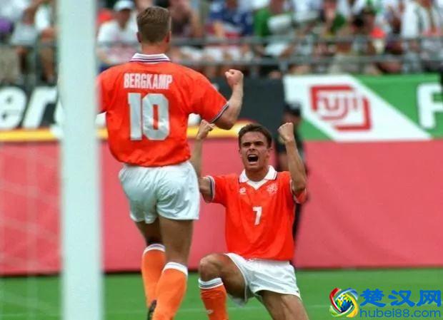 94年世界杯的荷兰队虽输掉这场比赛，却让世人看到什么叫对攻大战