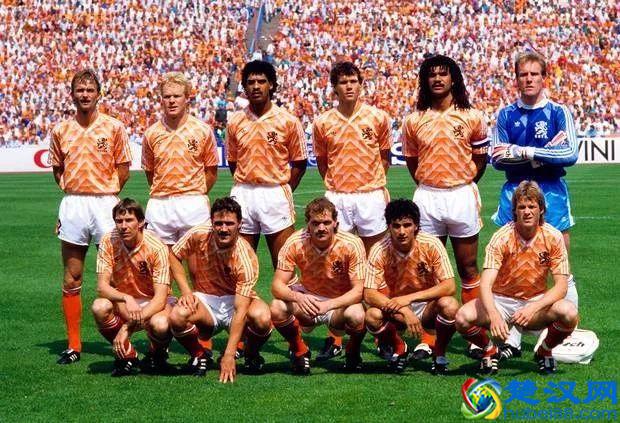 94年世界杯的荷兰队虽输掉这场比赛，却让世人看到什么叫对攻大战