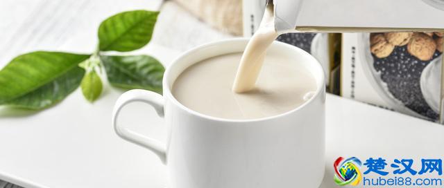 为什么有时候喝牛奶会拉肚子？这次终于知道准确答案了
