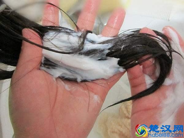 “护发素”和“发膜”有区别吗？区别会很大，用错方法头发更糟