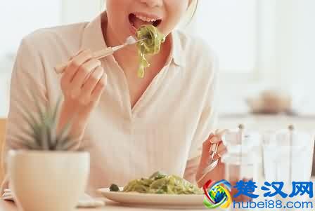 矿物油是啥？为啥食品里有它？会致癌吗？