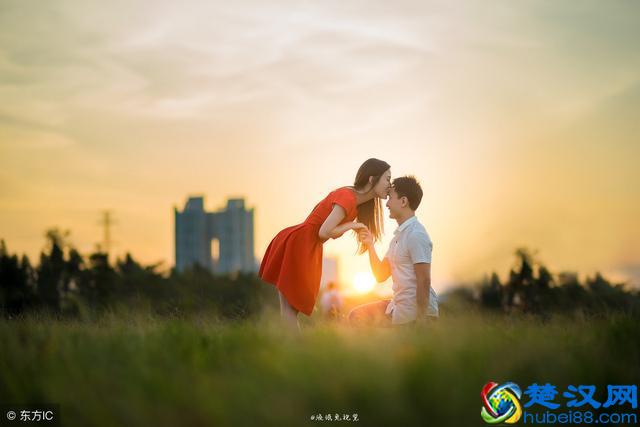 面对男人说出的“我想你”，女人的3种表达方式非常有魅力