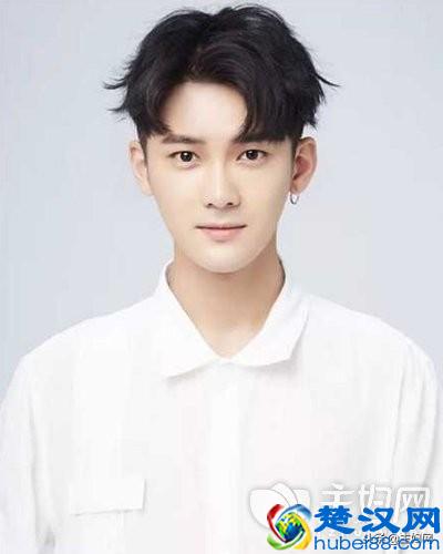 男生个子矮剪什么发型显高？这6款发型不仅显高，还显脸小