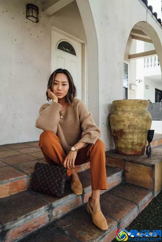 咖啡色衣服搭配什么颜色好看？答案全在这面……