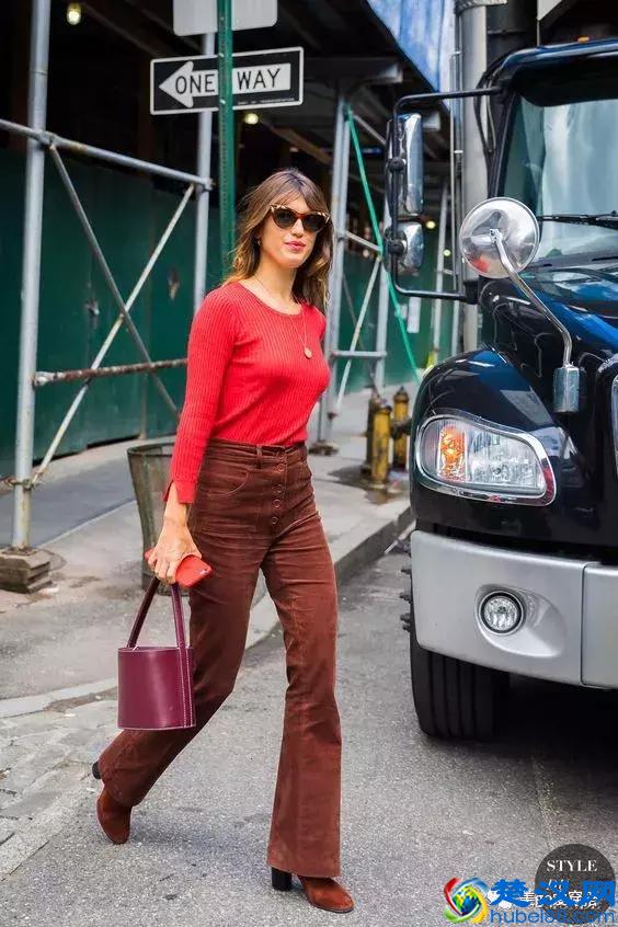 咖啡色衣服搭配什么颜色好看？答案全在这面……