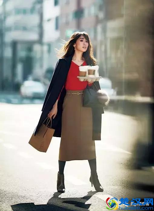 咖啡色衣服搭配什么颜色好看？答案全在这面……