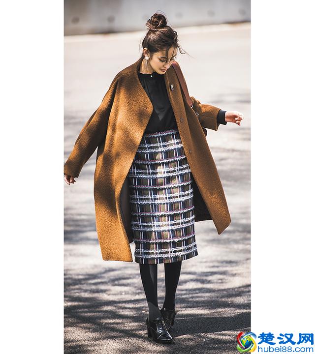 咖啡色衣服搭配什么颜色好看？答案全在这面……