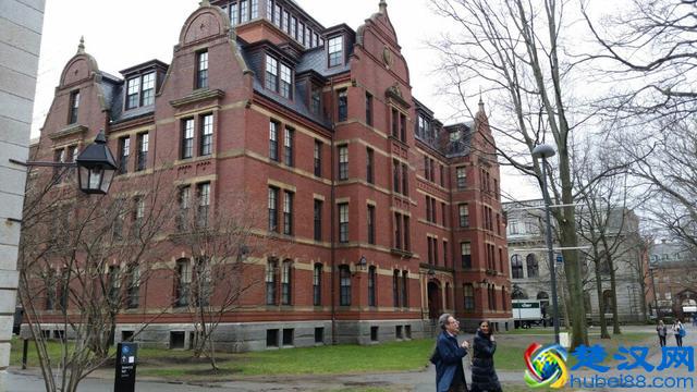 美国历史最悠久的高等学府——哈佛大学