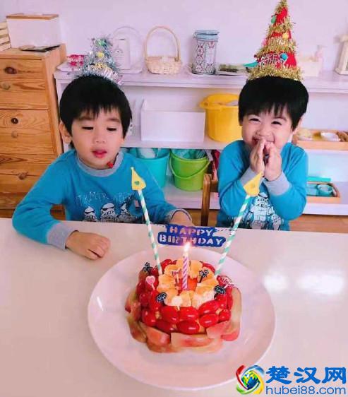 林志颖双胞胎儿子颜值差异大：一个头大吸睛，一个超像kimi