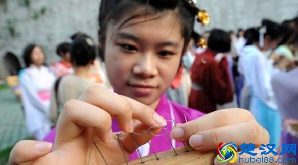 七夕节都有哪些神奇的传统习俗？你肯定都没听过