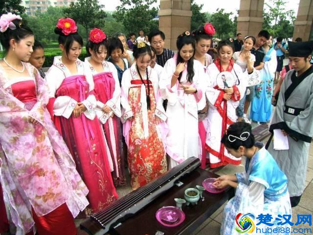 七夕节都有哪些神奇的传统习俗？你肯定都没听过