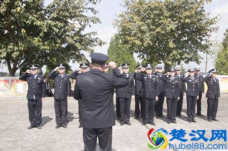 大英县公安局清明节组织开展"缅怀英烈"活动