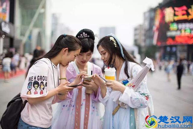 光彩夺目,这是超乎你想象的成都!