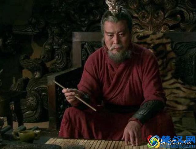 汉末最可惜的枭雄：本能与曹操分庭相抗，却因儿子不和全家落败