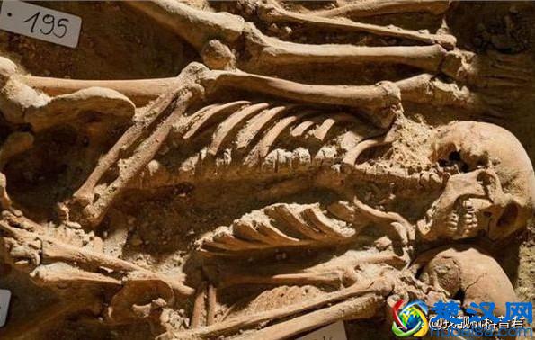 人死之后多长时间，会变成一堆白骨？