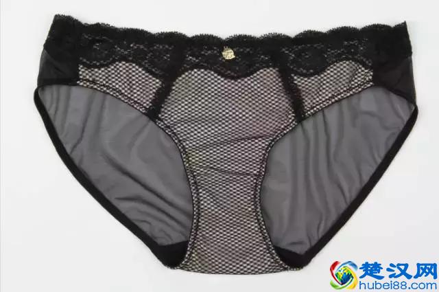 中国女人的胸世界最小 ，胸部过小的原因?