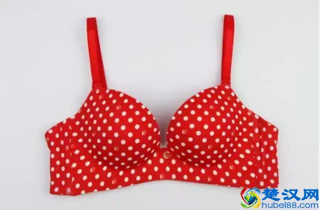 中国女人的胸世界最小 ，胸部过小的原因?