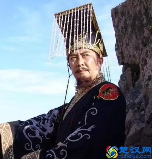 真实的秦始皇长什么样？与众多历史剧中英俊秦皇有什么区别？