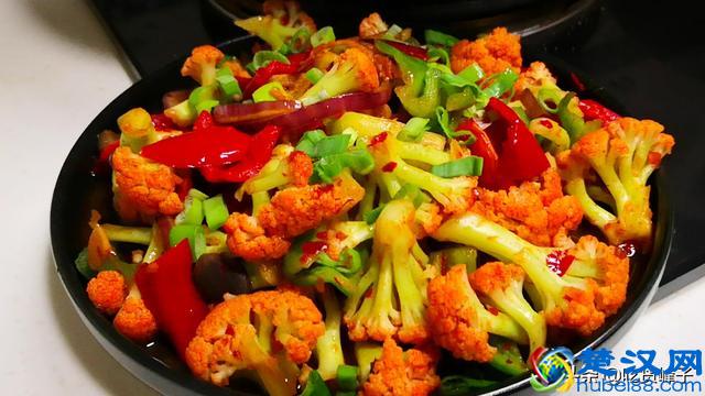 花菜别再直接下油锅爆炒了，发苦又不入味，教你正确的炒花菜方法