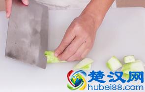 炒年糕的做法，炒年糕怎么做才好吃？简单的教程！