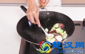 炒年糕的做法，炒年糕怎么做才好吃？简单的教程！