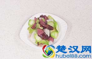 炒年糕的做法，炒年糕怎么做才好吃？简单的教程！