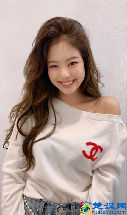 矮腿短的女生怎么办？金智妮娇小个头，也能穿搭出大长腿！