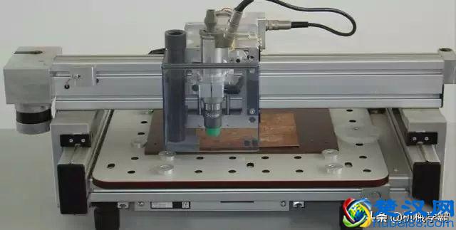 CNC加工中心、雕铣机、雕刻机这三者的区别，别在傻傻分不清了