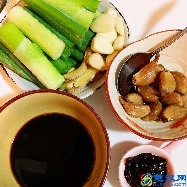 上海妈妈教你“红烧带鱼”家常做法，鱼肉滑嫩，浓油赤酱