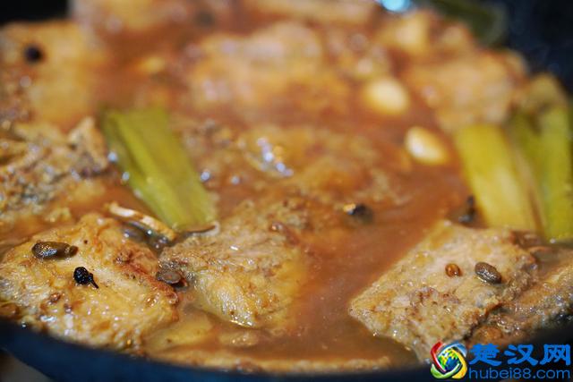 上海妈妈教你“红烧带鱼”家常做法，鱼肉滑嫩，浓油赤酱