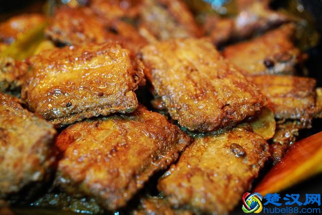 上海妈妈教你“红烧带鱼”家常做法，鱼肉滑嫩，浓油赤酱