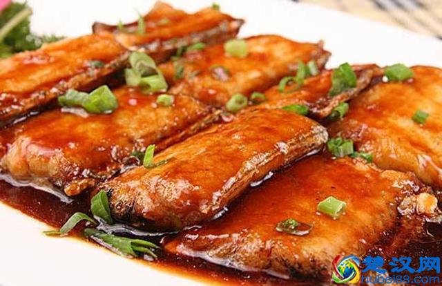 上海妈妈教你“红烧带鱼”家常做法，鱼肉滑嫩，浓油赤酱