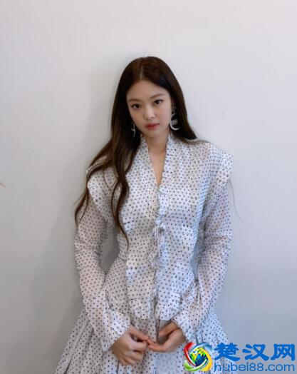 矮腿短的女生怎么办？金智妮娇小个头，也能穿搭出大长腿！