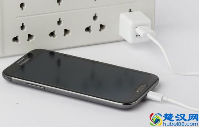 新手机第一次充电应该注意什么，很多人都忽视了