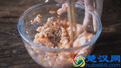 饺子馅怎么调好吃？教你3个技巧和4种调馅方法，饺子入味香又鲜