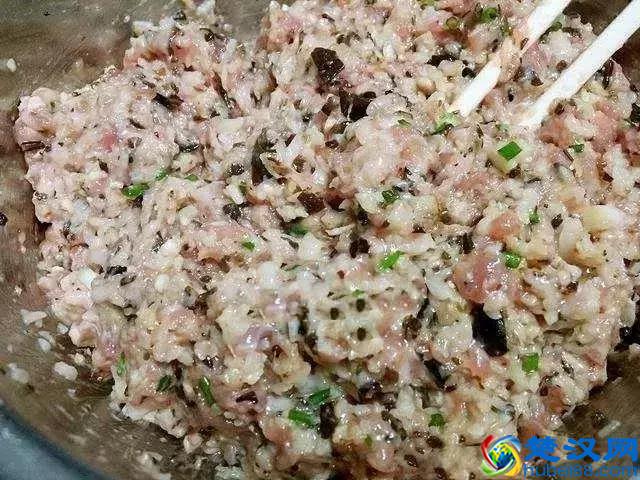 饺子馅怎么调好吃？教你3个技巧和4种调馅方法，饺子入味香又鲜