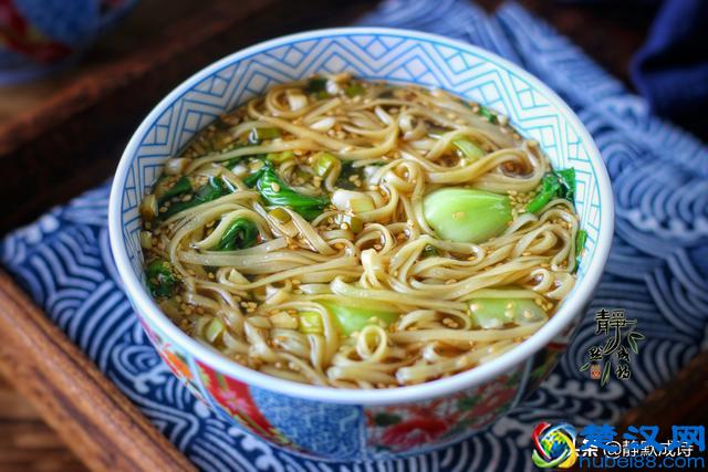 挂面最好吃的做法，不炒不焖，酸爽开胃超可口，越吃越喜欢