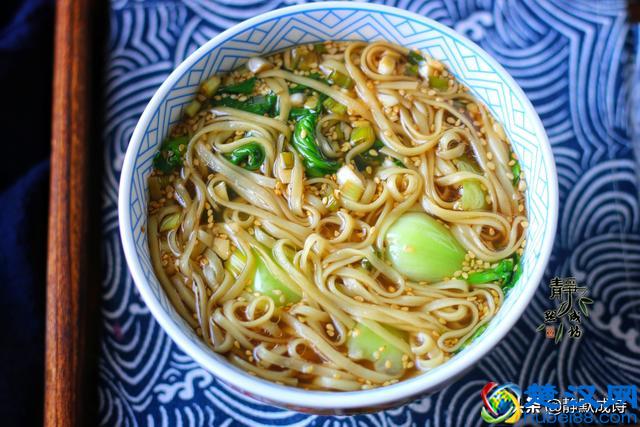 挂面最好吃的做法，不炒不焖，酸爽开胃超可口，越吃越喜欢