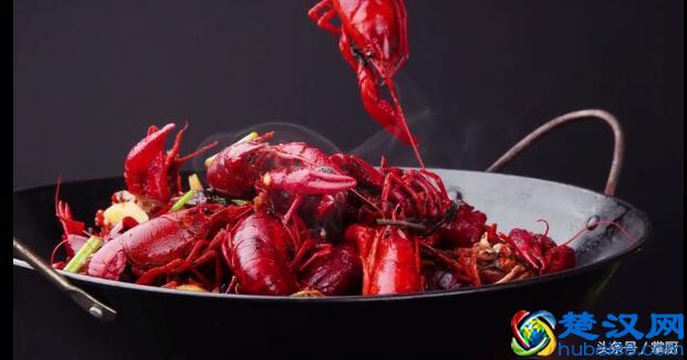龙虾怎么做才好吃？大厨教你一个饭店的做法，一大盘都吃干净了