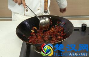 龙虾怎么做才好吃？大厨教你一个饭店的做法，一大盘都吃干净了