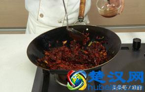 龙虾怎么做才好吃？大厨教你一个饭店的做法，一大盘都吃干净了