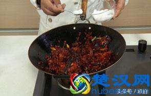 龙虾怎么做才好吃？大厨教你一个饭店的做法，一大盘都吃干净了