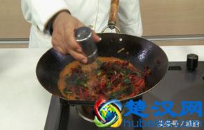 龙虾怎么做才好吃？大厨教你一个饭店的做法，一大盘都吃干净了