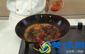 龙虾怎么做才好吃？大厨教你一个饭店的做法，一大盘都吃干净了