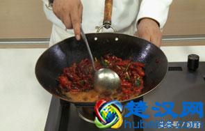 龙虾怎么做才好吃？大厨教你一个饭店的做法，一大盘都吃干净了