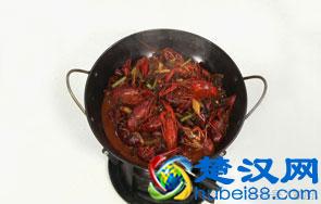 龙虾怎么做才好吃？大厨教你一个饭店的做法，一大盘都吃干净了