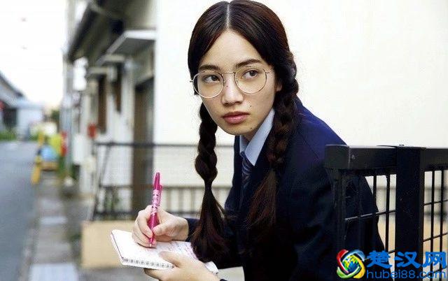 谁说圆脸不能带圆框眼镜？被你忽略的眼镜挑选细节一次分享给你