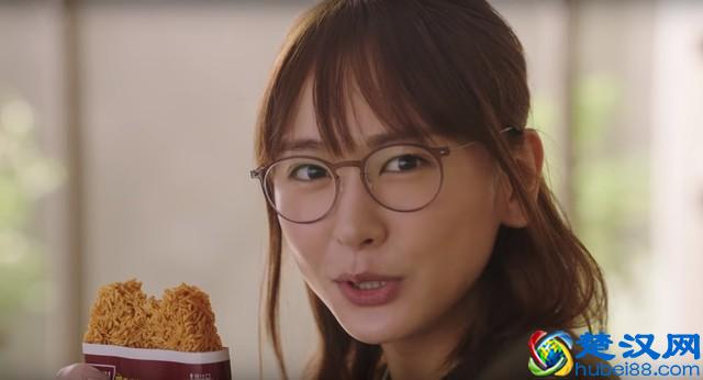 谁说圆脸不能带圆框眼镜？被你忽略的眼镜挑选细节一次分享给你