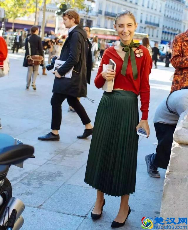 墨绿色配什么颜色最搭？跟这些颜色搭配高级又浪漫